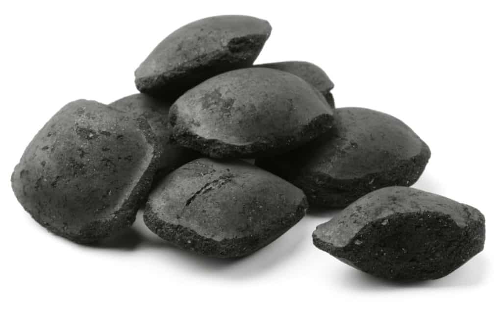 Lump Charcoal Vs Briquettes. Which Should You Use? 3 19424317 L