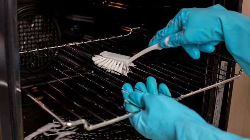 How to clean an electric smoker with mold: step-by-step guide 3 91909807 S Edited